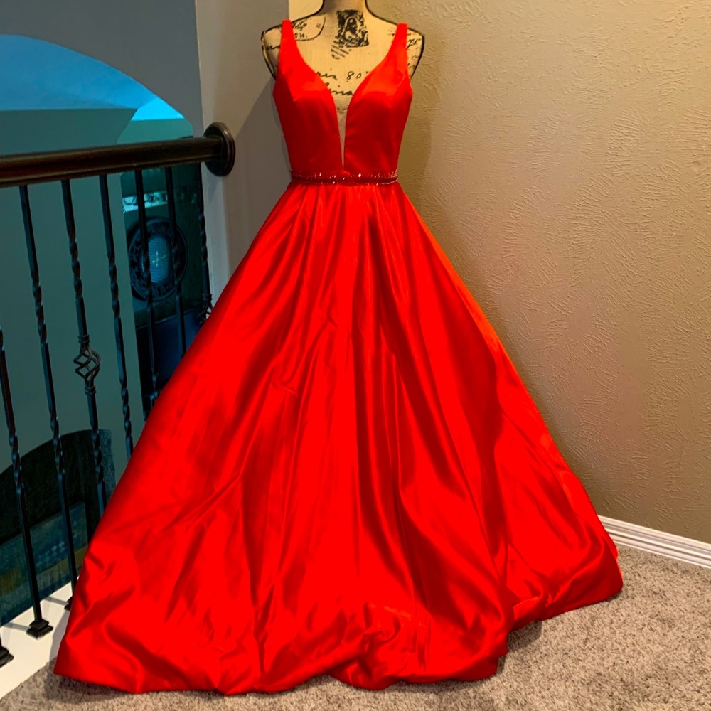 Sherry I Hill gown